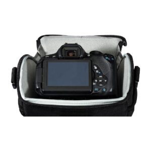 Näytöllä ja ohjauspainikkeilla varustettu digitaalikamera istuu Lowepro Adventura TLZ 30 II -kameralaukun sisällä, jossa on pehmustettu, vaalea sisäpuoli ja musta ulkopuoli.