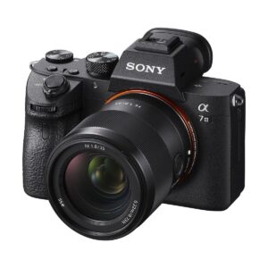 Sony FE 35mm f/1.8 Sony FE 35mm f/1.8