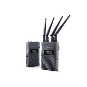 Kaksi mustaa, suorakaiteen muotoista Accsoon CineEye 2S PRO 2.4 & 5GHz WiFi Transmitter SDI/HDMI -yksikköä, joissa on kylkipintainen kotelo, seisovat pystyssä valkoisella pohjalla; toisessa on kolme antennia ja näyttö, toisessa ei ole antenneja.