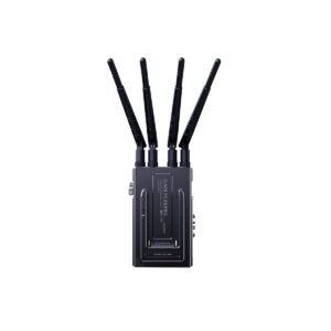 Accsoon CineEye 2S PRO 2.4 & 5GHz WiFi Transmitter SDI/HDMI on musta suorakaiteen muotoinen laite, jossa on neljä pystysuoraa antennia, ja sen etupuolella on useita painikkeita, portteja ja tarroja, jotka näkyvät edestäpäin valkoista taustaa vasten.
