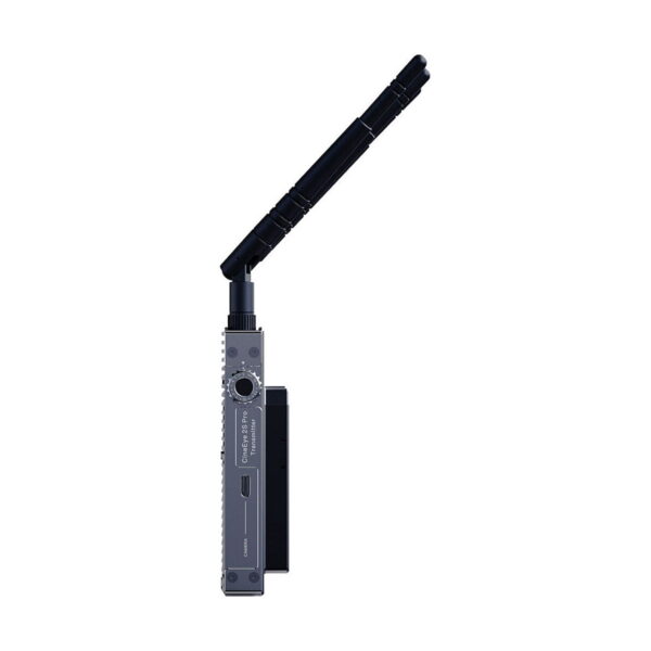Sivukuva Accsoon CineEye 2S PRO 2.4 & 5GHz WiFi Transmitter SDI / HDMI, jossa on kiinnitetty antenni, joka muistuttaa retrohenkistä kannettavaa laitetta, valkoista taustaa vasten.
