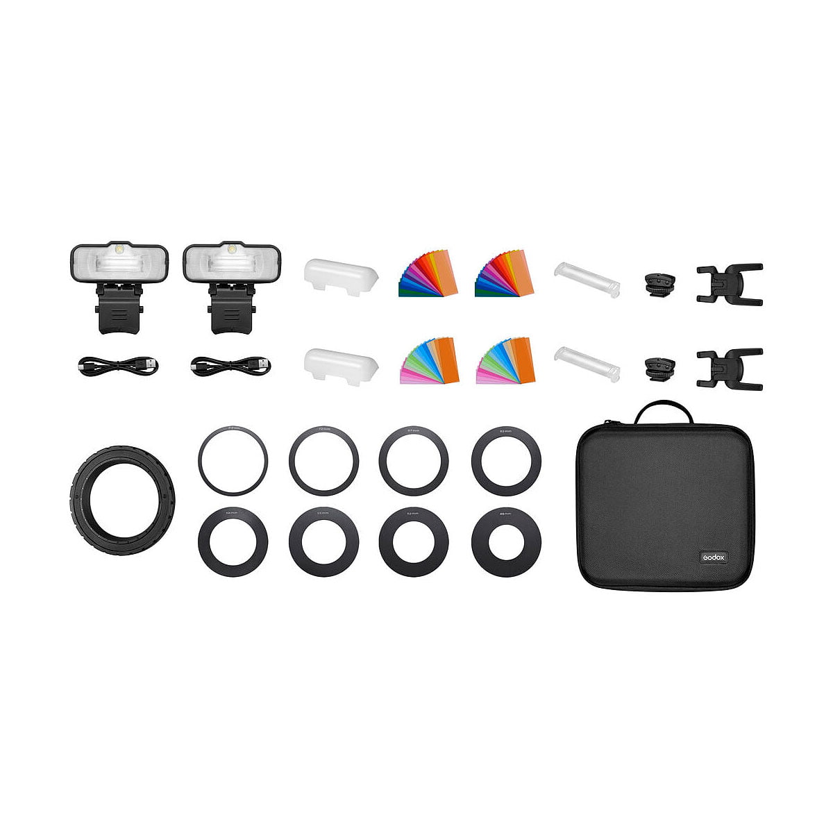 Godox MF12 Makrosalama K2 Kit: sisältää kaksi LED-valoa, kaapelit, diffuusorit, värilliset geelisuodattimet, kiinnityskorvakkeet, sovitinrenkaat ja mustan kantolaukun - kaikki siististi esillä valkoisella pohjalla.