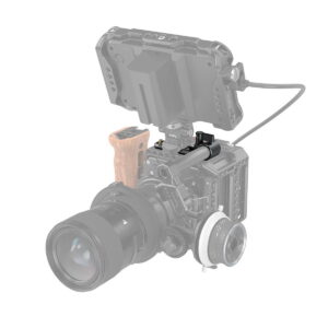 The SmallRig 3011 Rod Clamp with NATO Rail is shown in a professional camera rig with wooden handle, monitor, large lens, tracking focus and accessories on a white background. Some parts are highlighted, others appear faded.