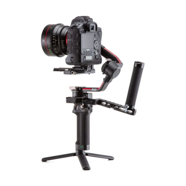DJI R Twist Grip Dual Handle for RS 2 & RSC 2 on musta käsikannettava gimbal-lisävaruste, jossa on jalustan jalusta ja joka on suunniteltu tarjoamaan vakaata kuvamateriaalia ja sujuvaa videokuvausta ammattikäyttöön tarkoitetuille DSLR-kameroille.