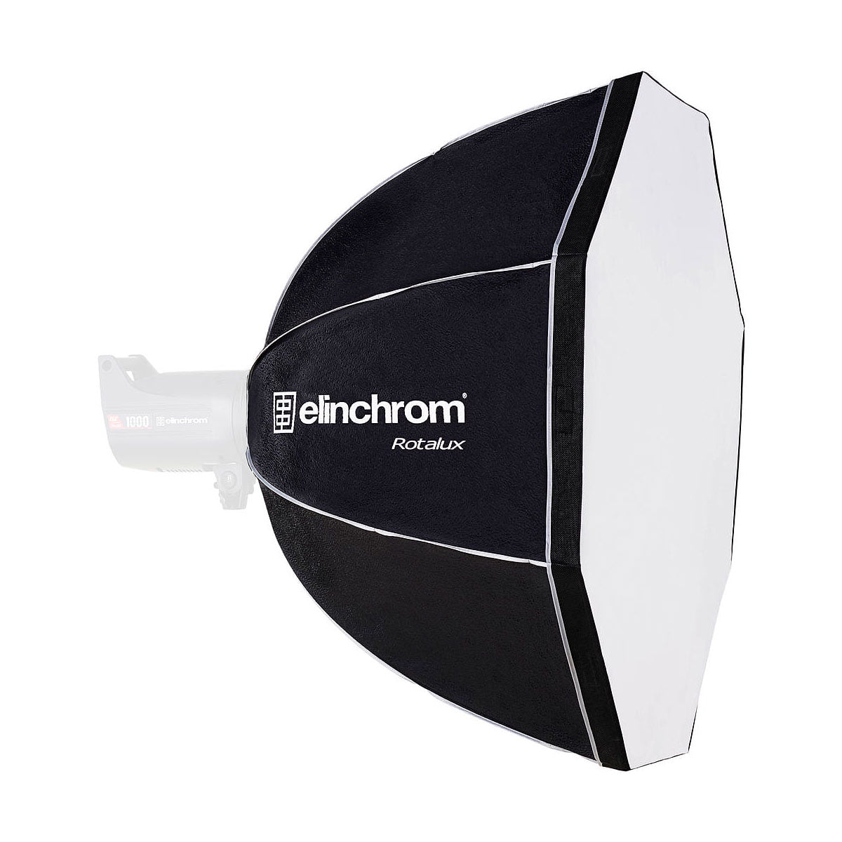 Elinchrom Rotalux Deep Octabox 100cm, mustavalkoinen kahdeksankulmainen softbox-valonmuokkain, on kiinnitetty studiovaloon ja kuvattu valkoista taustaa vasten.