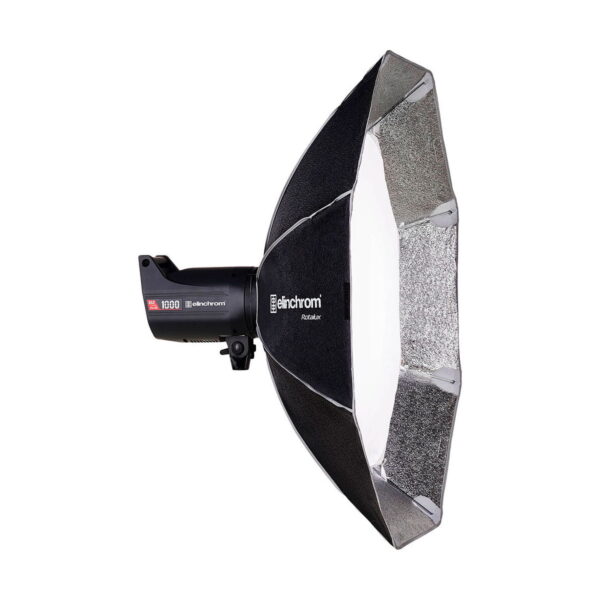 Elinchrom Rotalux Octabox 100cm on hopeanvärinen heijastava, kahdeksankulmainen softbox, joka on suunniteltu ammattimaiseen valokuvausvalaistukseen. Kuvassa se on kiinnitetty Elinchrom BRX 1000 -studiostroboskooppiin.