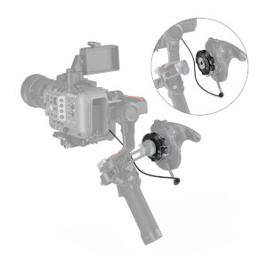 SmallRig_Handgrip_Rosette_Adapter_for_Sony_FX6_3403_005 Harmaassa kokoonpanossa on SmallRig 3403 Handgrip Rosette Adapter for Sony FX6, johon on kiinnitetty joystick-ohjausmoduuli. Sisäkuvassa on lähikuva joystick-moduulista ja sen liittämisestä sovittimen kahvaan.