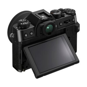 Fujifilm X-T30 II Musta on digitaalikamera, jossa on ulospäin ulottuva kallistettava nestekidenäyttö, jonka ylä- ja takapuolella on useita säätimiä ja painikkeita.