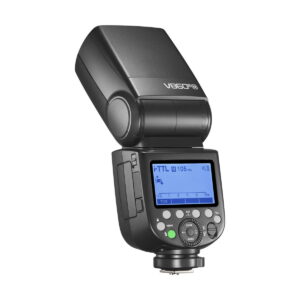Musta Godox Ving V860 III TTL -ulkoinen salama Nikon-kameroille, jossa on digitaalinen näyttö, useita painikkeita ja ylöspäin kääntyvä pää; mallin nimi näkyy sivussa.