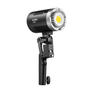 Musta Godox ML60Bi Led videovalo -LED-valo, jossa on sylinterimäinen runko, jäähdytysventtiilit, hopeinen etuosa, jossa on keltainen LED, ja säädettävä kahvakiinnike, on asetettu valkoista taustaa vasten.