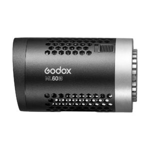 Mustan ja hopeanvärinen Godox ML60Bi Led videovalo -LED-valo, jossa on lieriön muoto, kuusikulmaiset tuuletusreiät ja sivusäätöpainikkeet, näkyy valkoista taustaa vasten.