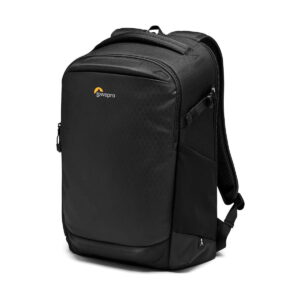 Lowepro Flipside 400 AW III -kamerareppu on tyylikäs musta reppu, jossa on yläkahva, pehmustetut olkahihnat, vetoketjullinen etulokero ja Lowepro-logo etupaneelin yläosassa.