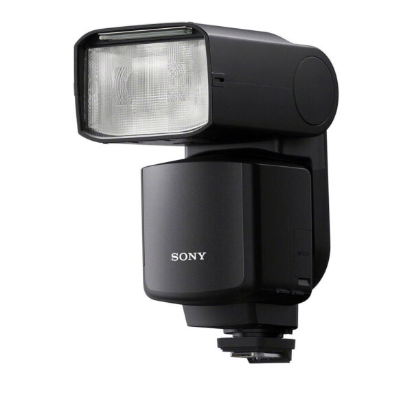 Musta Sony HVL-F60RM2 -kameran ulkoinen salama, jossa on suorakulmainen, kallistettava pää, näkyy valkoista taustaa vasten. Tämä tehokas käsisalama tarjoaa monipuolista valaistuksen hallintaa mihin tahansa kuvaukseen.