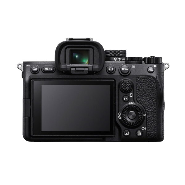 Sony A7 IV + 28-70mm f/3.5-5.6 OSS (300€ alennus) näytetään takaa, ja siinä korostuvat sen suuri LCD-näyttö, ohjauspainikkeet, näytön yläpuolella oleva etsin ja oikeanpuoleinen kuvioitu kahva turvallista käsittelyä varten.