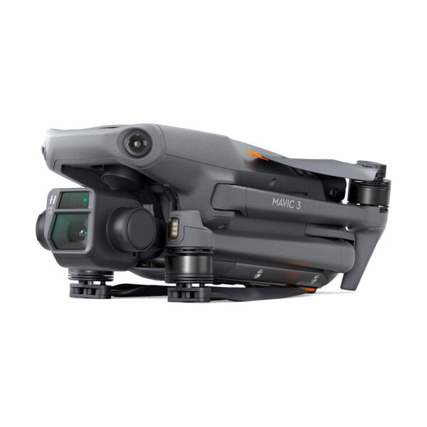 DJI_Mavic_3_Fly_More_Combo_012 Taitettu DJI Mavic 3 Fly More Combo -lennokki, musta, jossa on näkyvä kamera ja anturit, kompaktisti sijoitettu säilytystä tai kuljetusta varten, näkyy valkoisella taustalla.