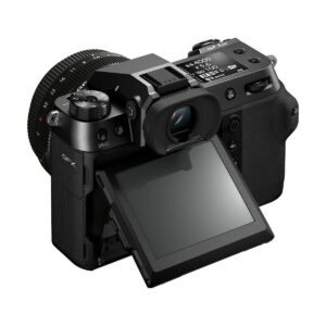Fujifilm GFX 100S -järjestelmäkamera on esitetty mustana, ja se on taivutettu korostamaan sen kallistettavaa LCD-näyttöä, ylä- ja takaosan säätimiä, joissa on valintalevyjä, painikkeita ja näyttö, joka näyttää kameran asetukset.