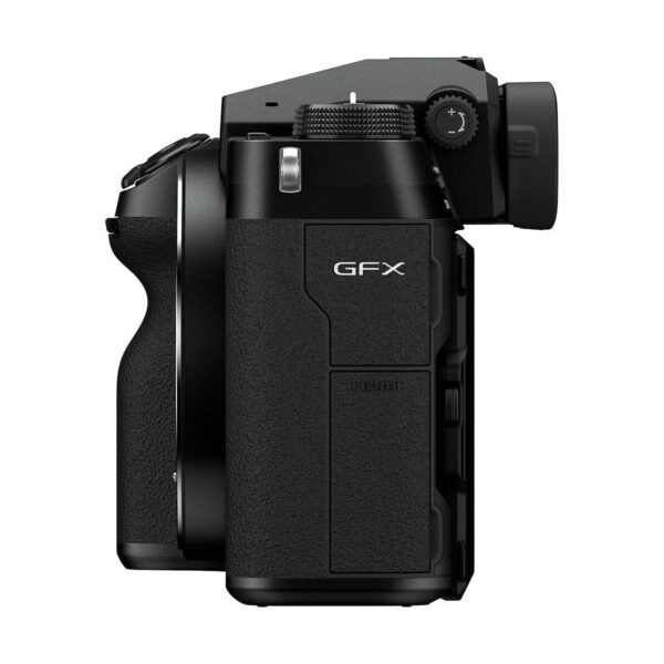 Sivunäkymä mustasta Fujifilm GFX 100S -järjestelmäkameran rungosta, jossa on kuvioitu kahva, ohjauspainikkeet, etsin ja sivupaneelin portit merkitty HDMI.