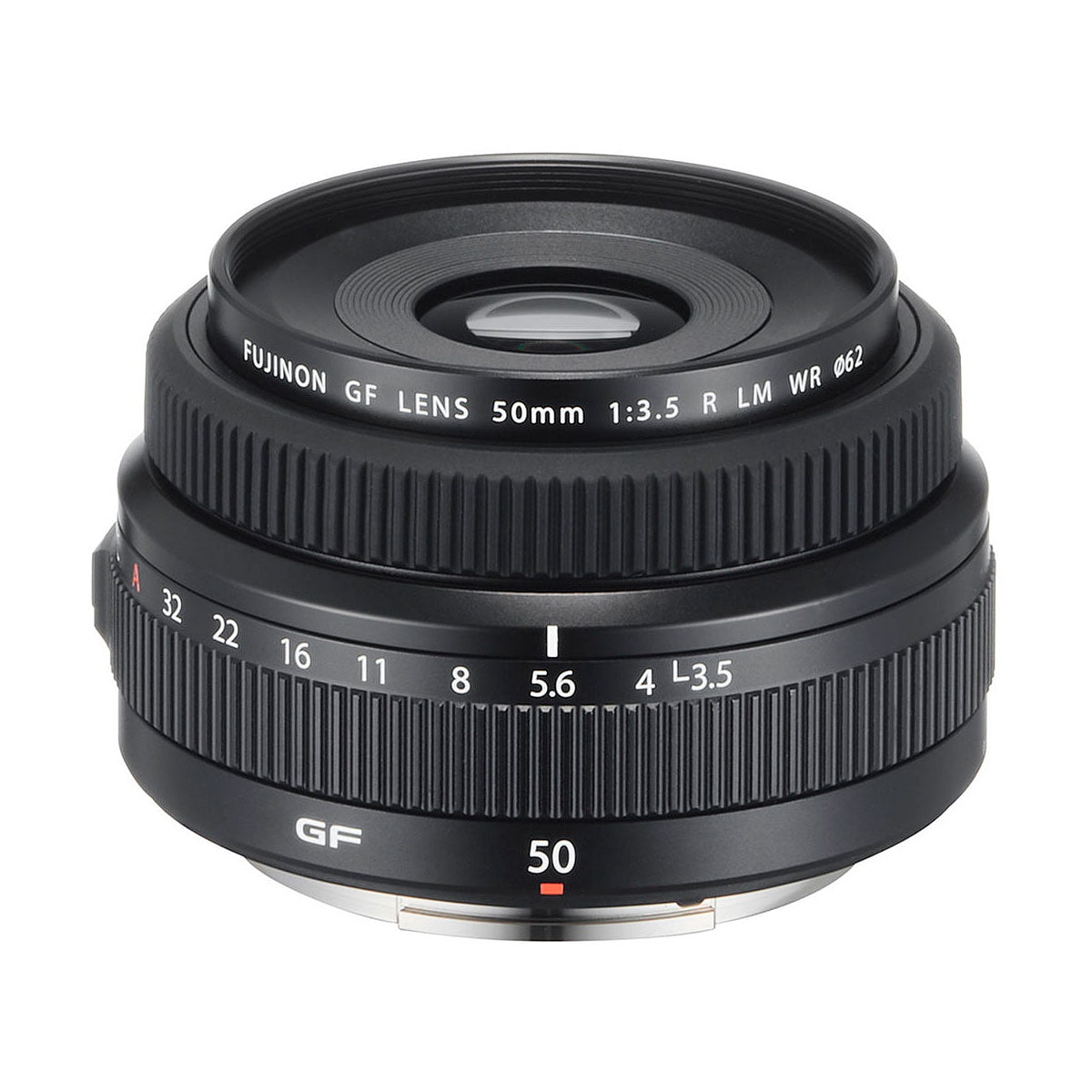 Musta Fujifilm Fujinon GF 50mm f/3.5 R LM WR -objektiivi, jossa on näkyvä aukko- ja tarkennusrenkaat, valkoiset ja punaiset merkinnät sekä objektiivin tekniset tiedot kaiverrettuna etulasin ympärille.