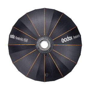 Mustassa Godox Parabolic 158 -heijastinsarjassa on ylhäältä katsottuna oranssit kannattimet, keskellä pyöreä metallinen kiinnike ja valkoisella painettu tuotemerkki ja malli kankaassa.