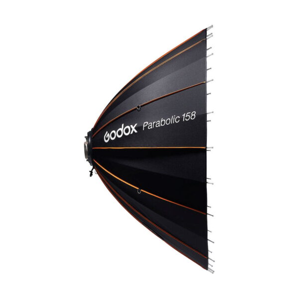 Godox Parabolic 158 -heijastinsarja, musta oranssilla reunuksella, näkyy profiilissa valkoista taustaa vasten. Tuotemerkki ja malli näkyvät valkoisella tekstillä sivulla.