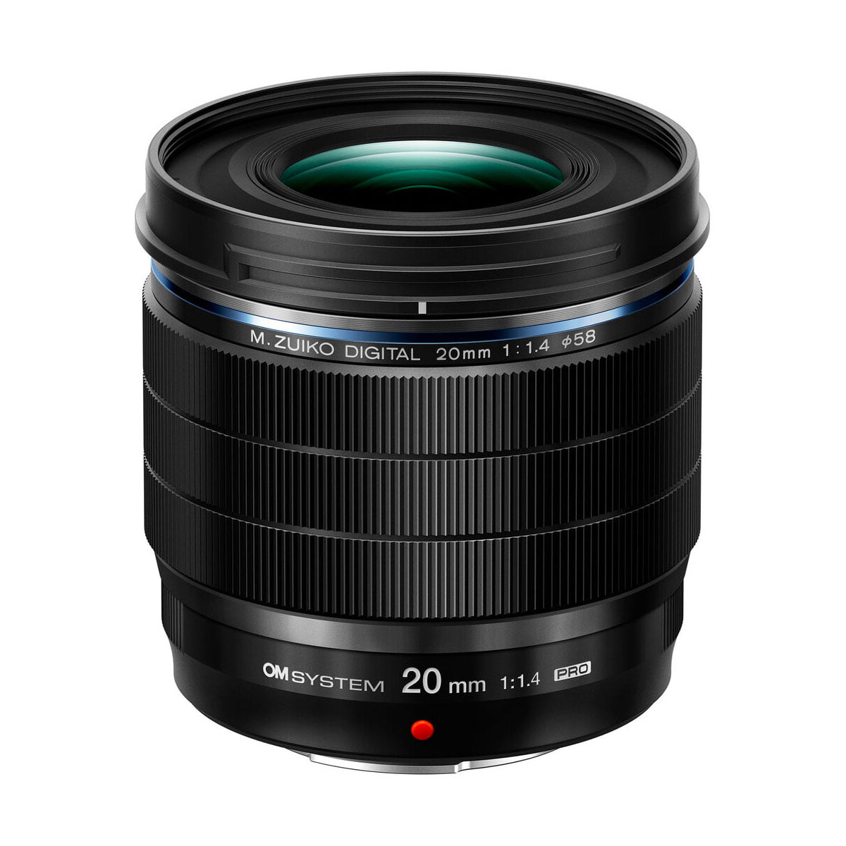Musta OM SYSTEM M.Zuiko Digital ED 20mm f/1.4 PRO -objektiivi seisoo pystyasennossa valkoisella pohjalla ja esittelee yksityiskohtaista harjattua muotoilua ja merkittyjä tietoja.