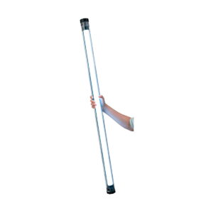 Käsi pitää NANLITE Waterproof Tube for PavoTube II 30X -putkea pystysuorassa valkoista taustaa vasten.
