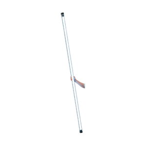 Käsi pitää NANLITE Waterproof Tube for PavoTube II 60X -putkea, pitkää, ohutta, valkoista lisävarustetta, pystysuorassa valkoista taustaa vasten.