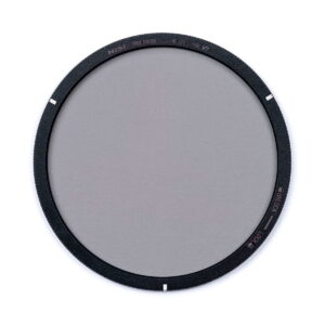 NiSi Filter Holder Kit V7 (True Color NC CPL) sisältää pyöreän mustareunaisen suodattimen, jossa on harmaasävyinen lasi ja merkityt reunat, ja joka on esitetty eristettynä valkoisella taustalla.