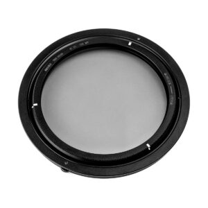 NiSi Filter Holder Kit V7 (True Color NC CPL) -levysuodin pidike on pyöreä musta metallisovitin, jossa on valkoiset merkinnät ja joka on suunniteltu suodattimien kiinnittämiseen kameran objektiiveihin.