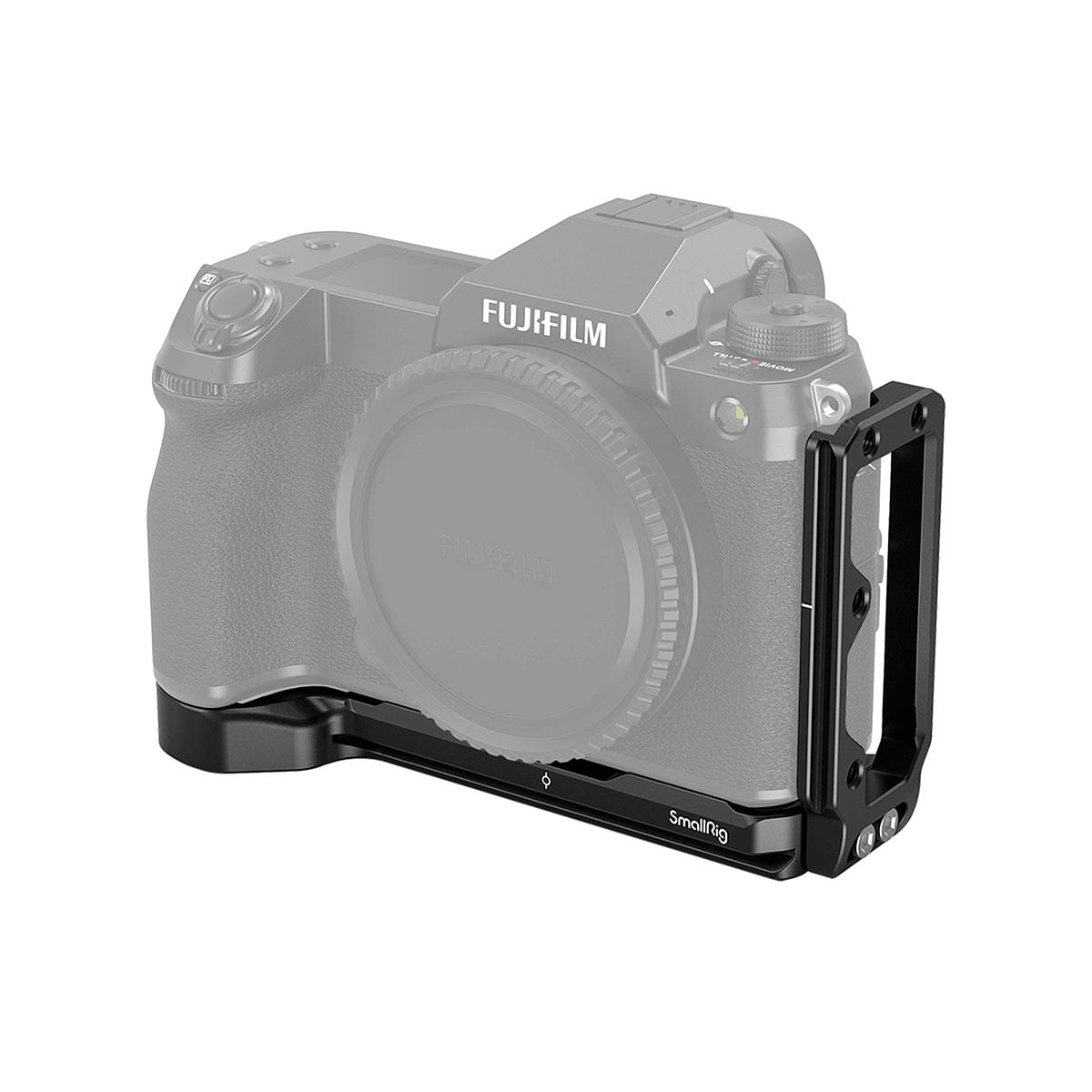 Fujifilm-kamera, joka on varustettu mustalla metallisella SmallRig 3232 L-kiinnikkeellä GFX 100S:lle ja GFX 50S II:lle, näkyy valkoisella taustalla, ja kiinnike tukee jalustaa ja oikeaa sivua vakauden ja kiinnityksen parantamiseksi.