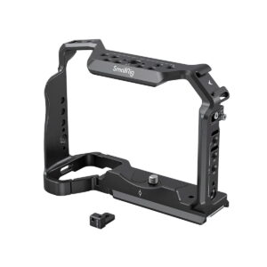 SmallRig 3667 Full Cage for Sony A7R V/A7R IV/A7 IV/A7S III/A1 is a black metal cage that protects the camera and provides multiple mounting points; a small mounting piece is located on the front of the cage.