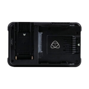 Takakuva Atomos Ninja V+ 5,2" HDMI ulkoinen tallennin, musta elektroniikkalaite, jossa on akkulokero, tuuletusaukot ja logo, jossa on kolme toisiaan leikkaavaa soikiota kolmion sisällä.