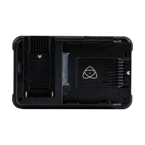 Takakuva Atomos Ninja V+ 5,2" HDMI ulkoinen tallennin, musta elektroniikkalaite, jossa on akkulokero, tuuletusaukot ja logo, jossa on kolme toisiaan leikkaavaa soikiota kolmion sisällä.