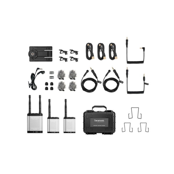 Saramonic Vlink2 Kit2 (TX+TX+RX) ja SR-C8 Kuljetuslaukku näkyvät valkoisella pohjalla, jossa on kaksi lähetintä, yksi vastaanotin, kaapelit, tuulilasit, klipsit, adapterit, kantolaukku ja asennustarvikkeet.