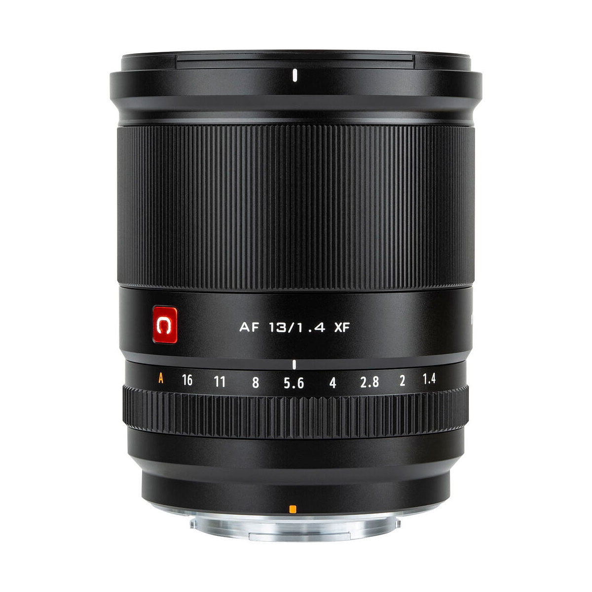 Musta Viltrox AF 13mm f/1.4 -objektiivi, Fuji X -objektiivi seisoo pystyssä ja näyttää tarkennusrenkaat ja aukkorenkaat, numeeriset merkinnät sekä mattapintaisen metallirungon.