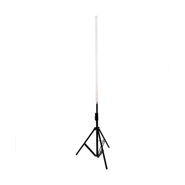 NANLITE PavoTube T8-7X 1 -pakkaus, korkea valkoinen pystysuora LED-putki, on asennettu mustalle jalustalle valkoista taustaa vasten.