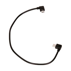 Tilta Nucleus-Nano Micro USB - USB-C -moottorin virtakaapelissa, joka on kuvassa käärittynä löysään käyrään valkoisella pohjalla, on mustat suorakulmaiset liittimet: yksi Micro USB ja yksi USB-C.
