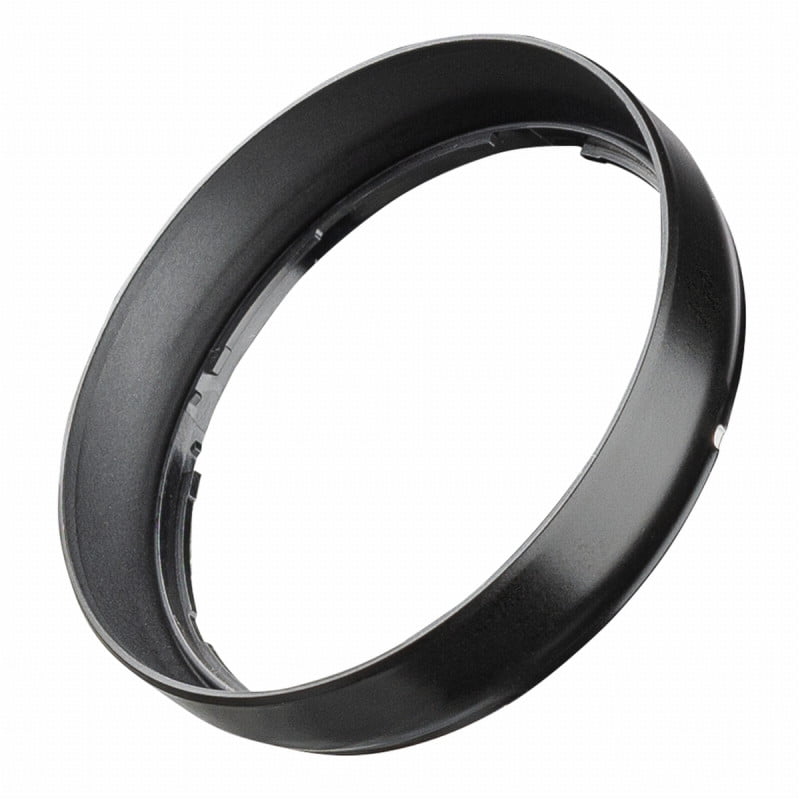 Samyang Lens Hood for AF 24mm f/2.8 Sony E -objektiivin musta ja pyöreä, hieman kapeneva muotoilu on kuvattu valkoisella pohjalla, jolloin sen sisä- ja ulkopinnat näkyvät.