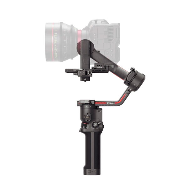 DJI RS 3 Pro -gimbaali on musta käsikameran gimbaalivakaaja, jossa on punaiset korostukset ja jossa on kahva, ohjauspainikkeet ja moottoroidut varret kameran vakauttamiseen ja tukemiseen. Kuvassa pitelee osittain läpinäkyvää kameraa.
