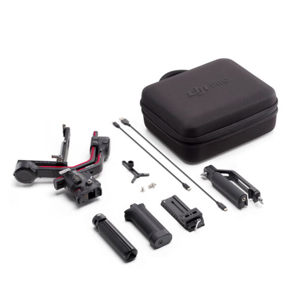 DJI RS 3 Pro -gimbaali, jossa on gimbaali, jalustakahva, kantolaukku, akut, kaapelit, asennuslevy, ruuvit ja tarvikkeet, on esillä valkoisella pinnalla.