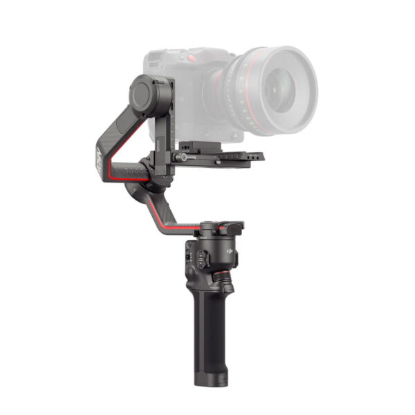 Mustan ja punaisen värinen DJI RS 3 Pro -gimbaali käsikameran vakaaja, jossa on digitaalinen kamera, jossa on suuri linssi, eristettynä valkoisella taustalla.
