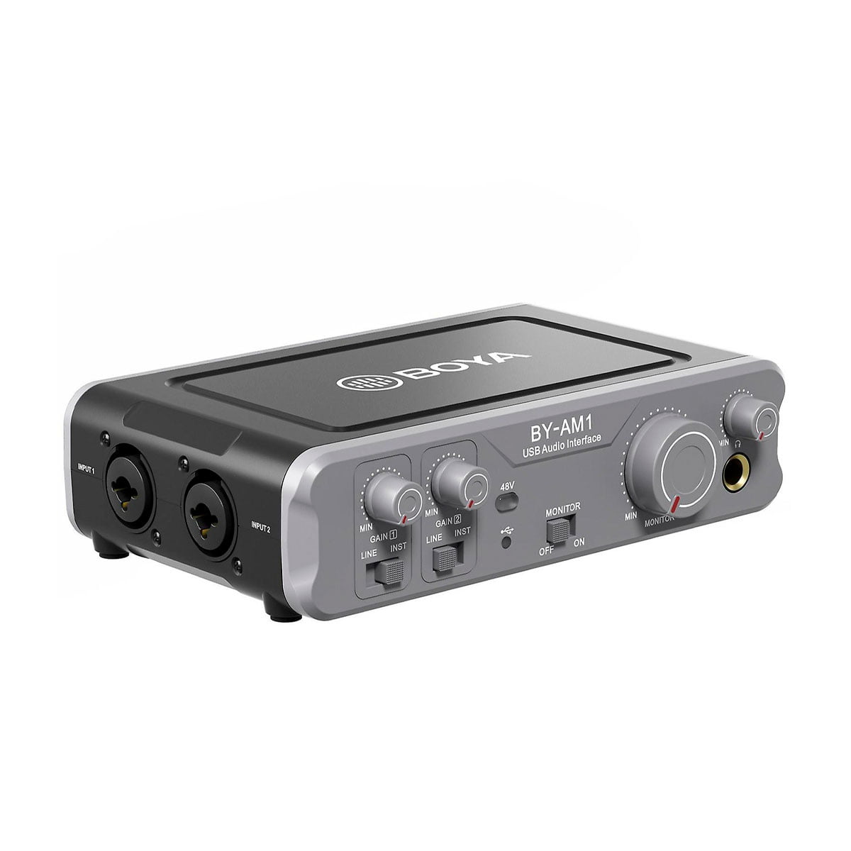 Boya BY-AM1 2-kanavainen XLR mikseri on harmaa USB-ääniliitäntä, jossa on useita tulo-/lähtöportteja, säätönupit ja kytkimet etupuolella, ja jonka yläosassa on BOYA-logo ammattimaiseen äänentallennukseen ja monitorointiin.