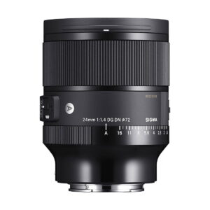 Sigma 24mm f/1.4 DG DN Art -objektiivi (Sony E) mustana näkyy pystyssä, näkyvillä tarkennusrenkailla ja aukkorenkailla, polttoväli ja tekniset tiedot merkittyinä valkoista taustaa vasten.