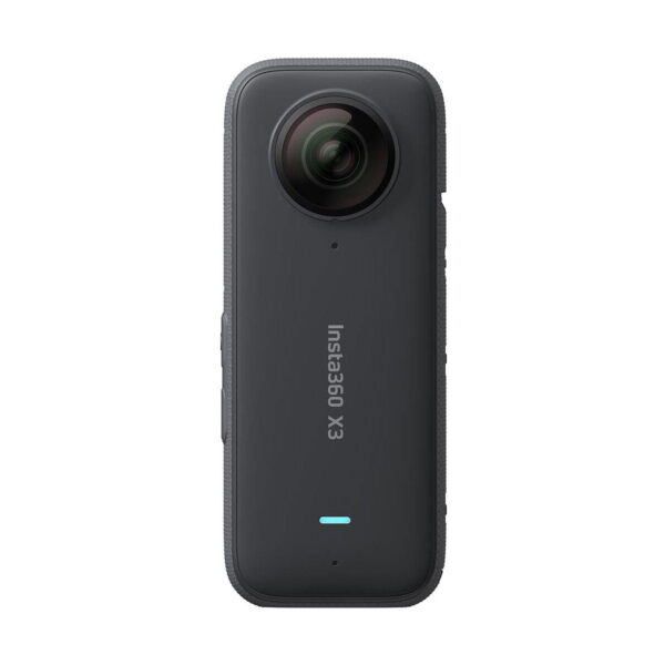 Musta Insta360 X3 360-kamera seisoo pystyssä valkoisella pohjalla, ja siinä on näkyvä ylälinssi ja pieni merkkivalo lähellä pohjaa.