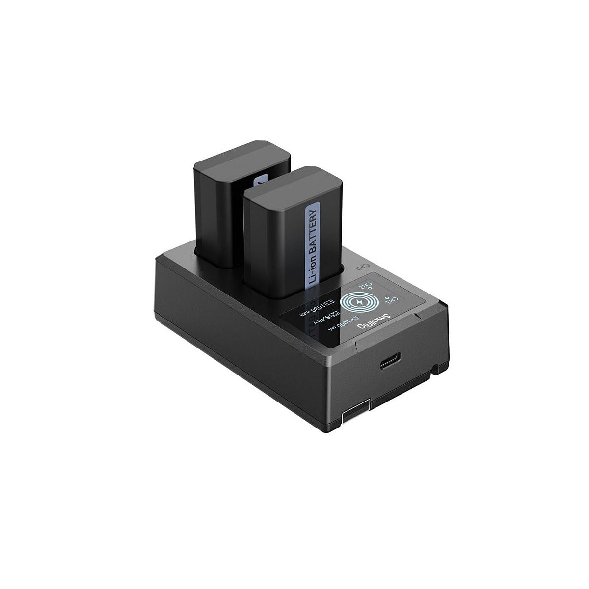 SmallRig 3818 NP-FW50 -kameran akku- ja laturisarja sisältää mustan kaksoislaturin, jossa on kaksi suorakulmaista litiumioniakkua, digitaalinen näyttö ja USB-portti etupuolella, kaikki valkoisella pohjalla.