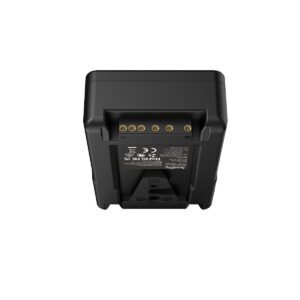 SmallRig_VB50_mini_V-Mount_Battery_3579_003 SmallRig 3579B V-Mount Battery Mini VB50 alhaaltapäin valkoisella pohjalla, jossa korostuvat kultaiset liitäntänastat ja tarra, jossa on tuotetiedot ja sertifiointisymbolit.