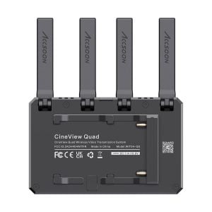 Mustassa Accsoon CineView Quad Transmission HDMI/SDI -kamerassa on neljä ylöspäin suuntautuvaa antennia, merkittyjä portteja, akkupaikka ja tuotetiedot takapaneelissa.
