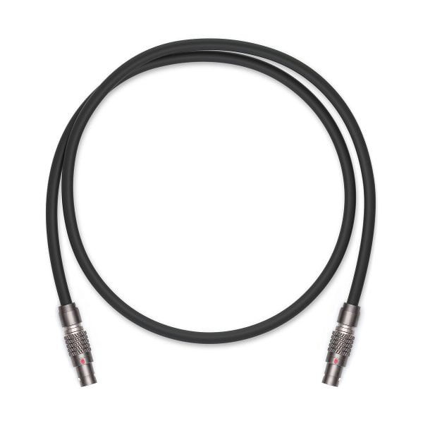 DJI Transmission Combo, jossa on musta kaapeli, jonka molemmissa päissä on metalliset liittimet, näkyy irrallisena ympyränä valkoista taustaa vasten.