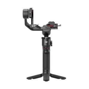 DJI RS 3 Mini -gimbaali on musta käsikameran vakaaja, jossa on jalusta, joka on suunniteltu tukemaan ja vakauttamaan kameroita sujuvaan videokuvaukseen.