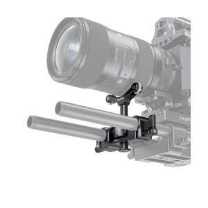 The close-up shows the camera with the lens attached, two metal rods and the SmallRig 2727 Universal Lens Support LWS 15mm Rod Mount, which extends forward as part of the rig.